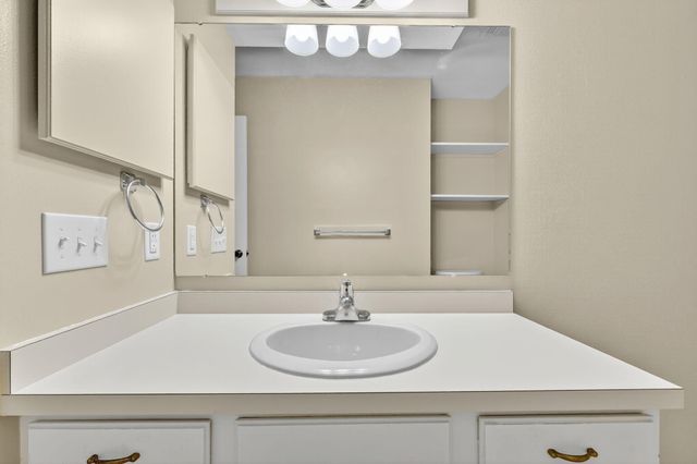 23 Meadowpond Drive, Perrysburg, OH 43551