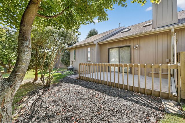 23 Meadowpond Drive, Perrysburg, OH 43551