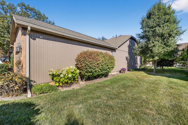 23 Meadowpond Drive, Perrysburg, OH 43551