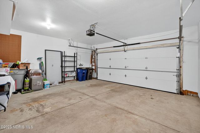 23 Meadowpond Drive, Perrysburg, OH 43551