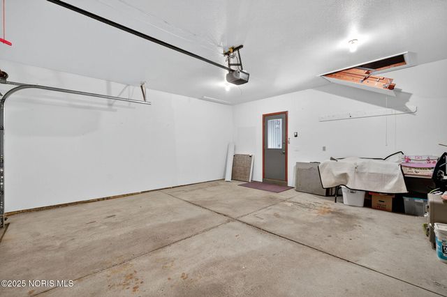 23 Meadowpond Drive, Perrysburg, OH 43551