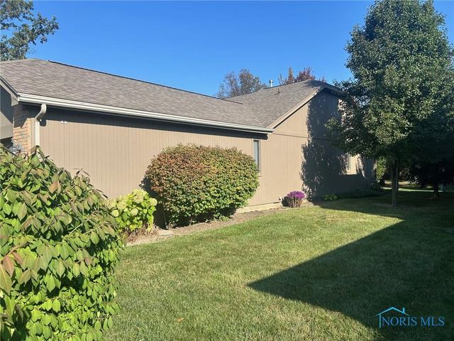 23 Meadowpond Drive, Perrysburg, OH 43551