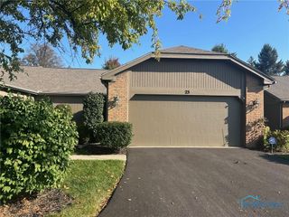23 Meadowpond Drive, Perrysburg, OH 43551