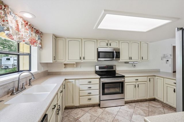 2700 Rogue River Highway, Grants Pass, OR 97527