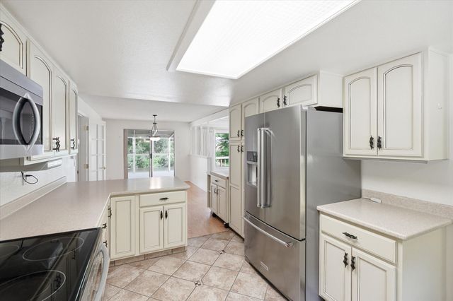 2700 Rogue River Highway, Grants Pass, OR 97527