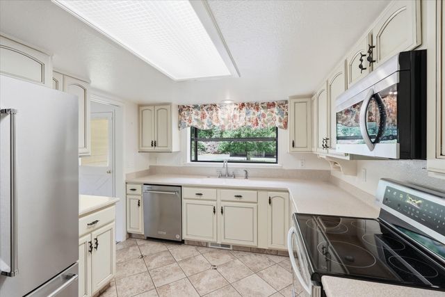 2700 Rogue River Highway, Grants Pass, OR 97527