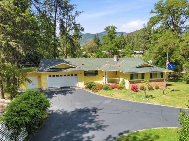 2700 Rogue River Highway, Grants Pass, OR 97527