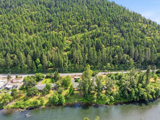 2700 Rogue River Highway, Grants Pass, OR 97527