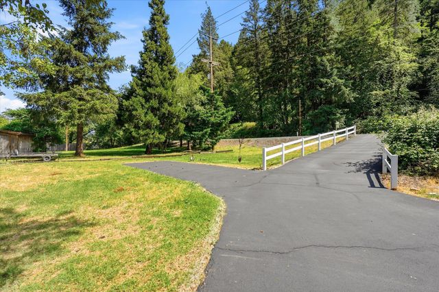 2700 Rogue River Highway, Grants Pass, OR 97527