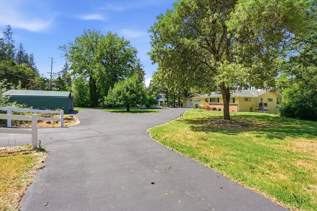2700 Rogue River Highway, Grants Pass, OR 97527