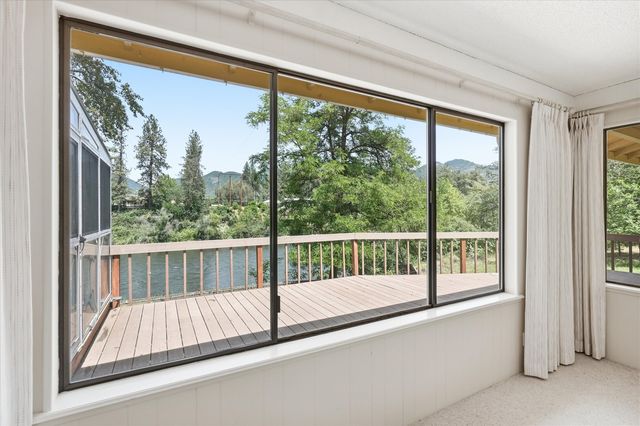 2700 Rogue River Highway, Grants Pass, OR 97527