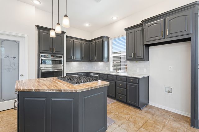 2223 Grizzly Run Lane, Euless, TX 76039