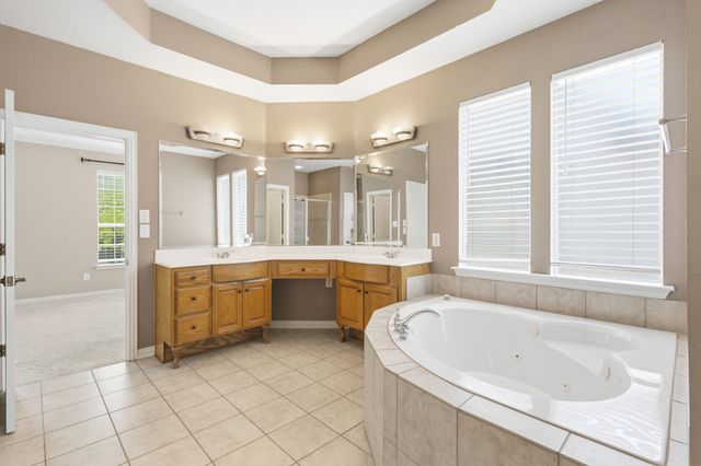 2223 Grizzly Run Lane, Euless, TX 76039