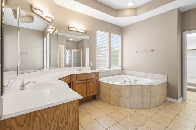 2223 Grizzly Run Lane, Euless, TX 76039