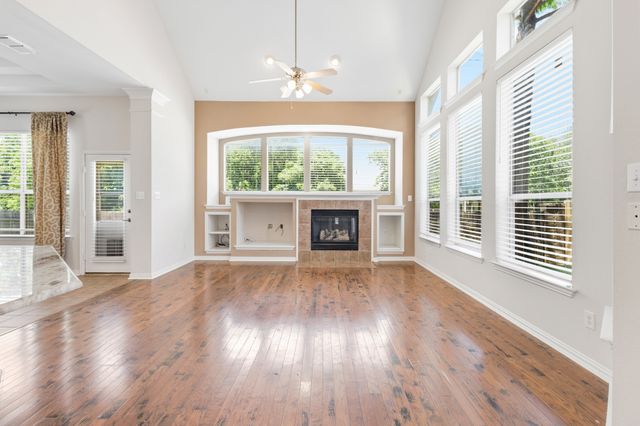2223 Grizzly Run Lane, Euless, TX 76039