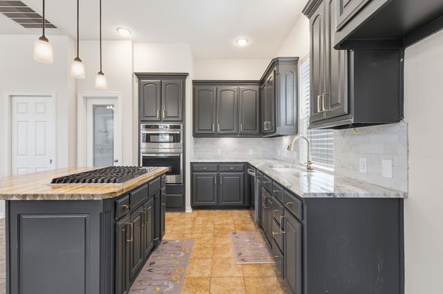 2223 Grizzly Run Lane, Euless, TX 76039