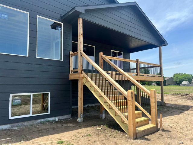 2904 E Sunnyslope St, Park City, KS 67219
