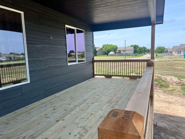 2904 E Sunnyslope St, Park City, KS 67219