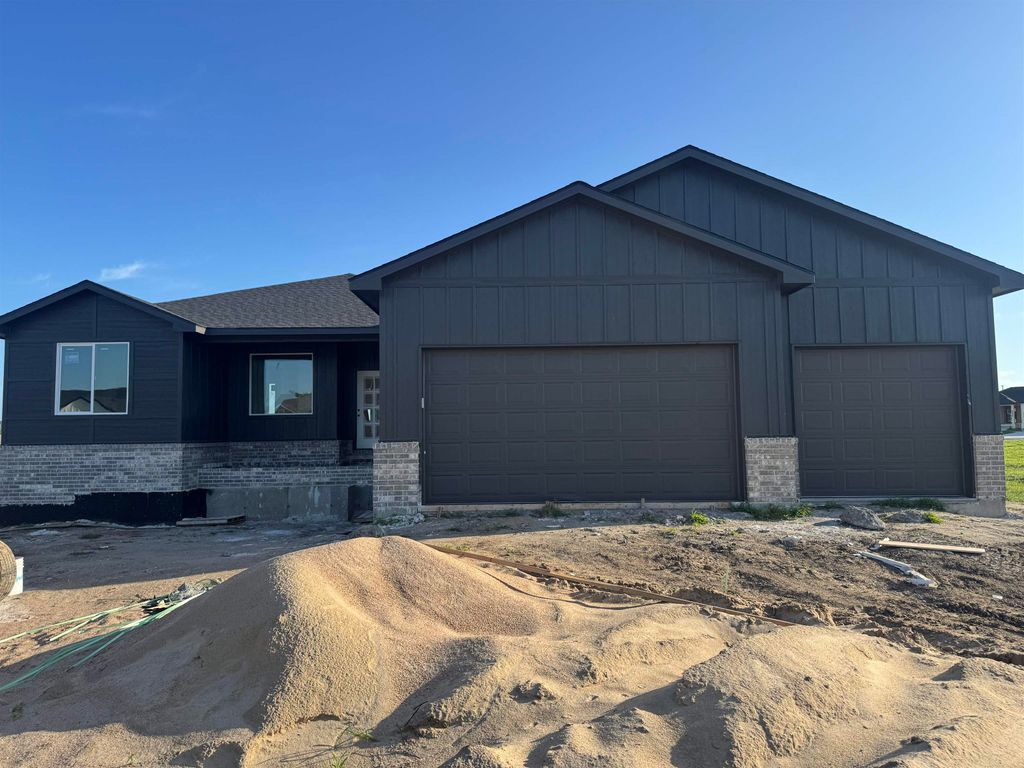 2904 E Sunnyslope St, Park City, KS 67219