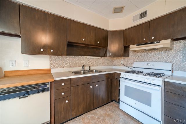 508 Deerwood Road, Utica, NY 13502