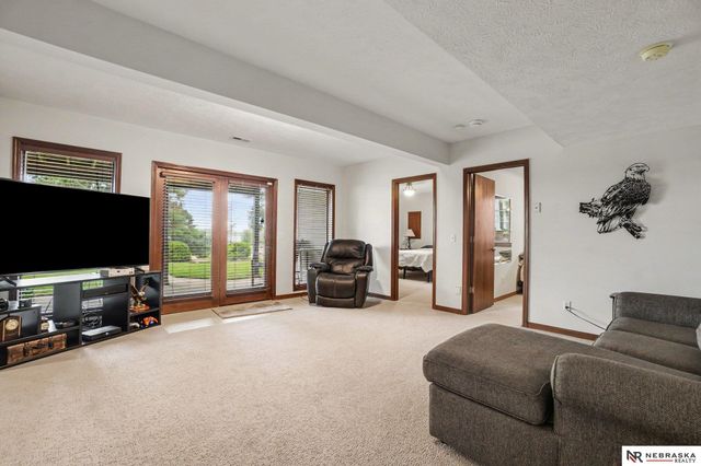 17509 Walnut Street, Omaha, NE 68130