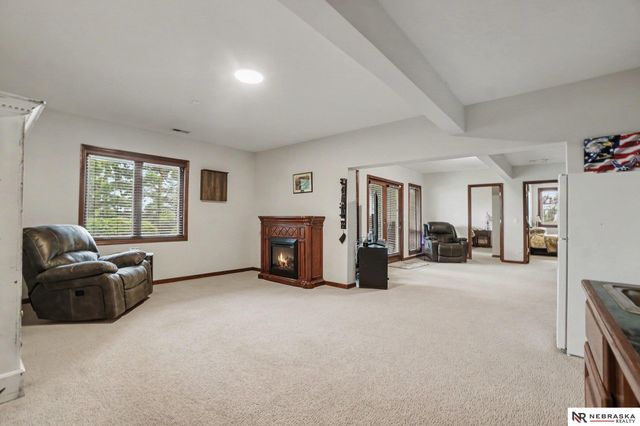 17509 Walnut Street, Omaha, NE 68130