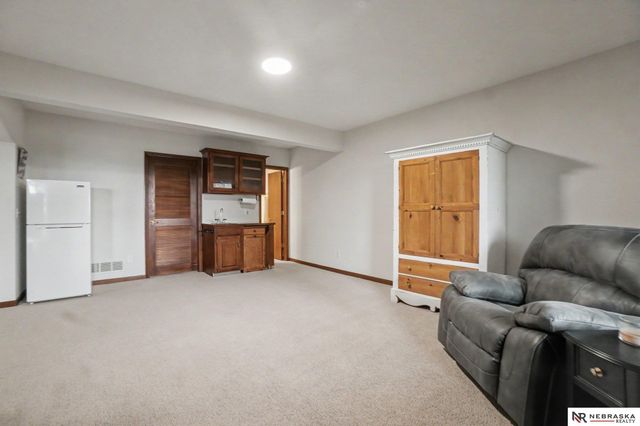 17509 Walnut Street, Omaha, NE 68130