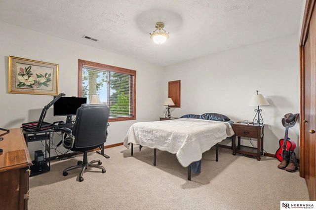 17509 Walnut Street, Omaha, NE 68130