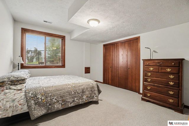 17509 Walnut Street, Omaha, NE 68130