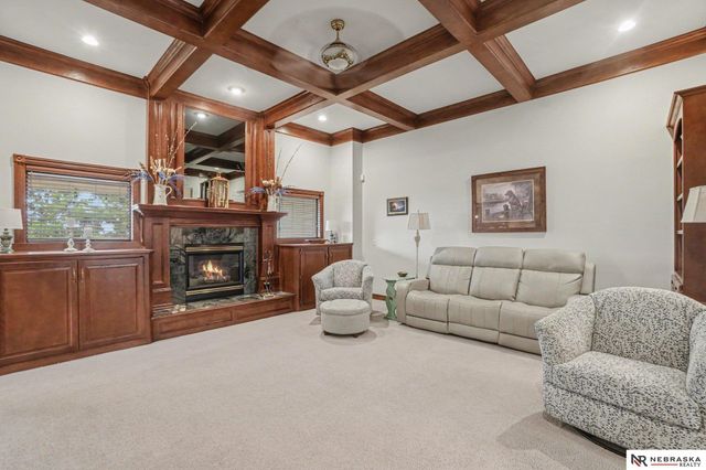 17509 Walnut Street, Omaha, NE 68130