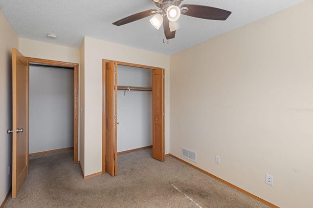 3637 Gershwin Lane N, Oakdale, MN 55128