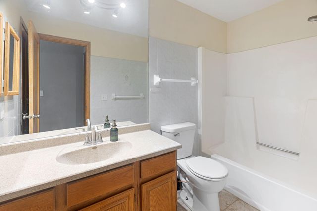 3637 Gershwin Lane N, Oakdale, MN 55128