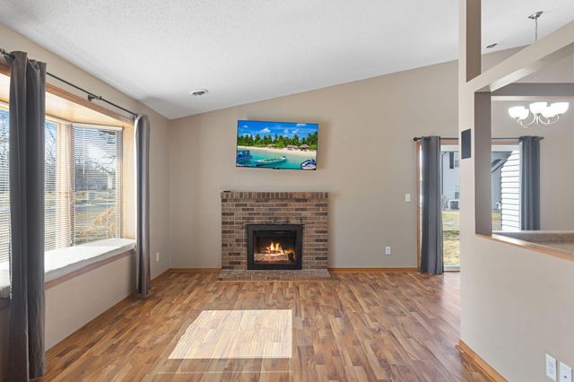 3637 Gershwin Lane N, Oakdale, MN 55128