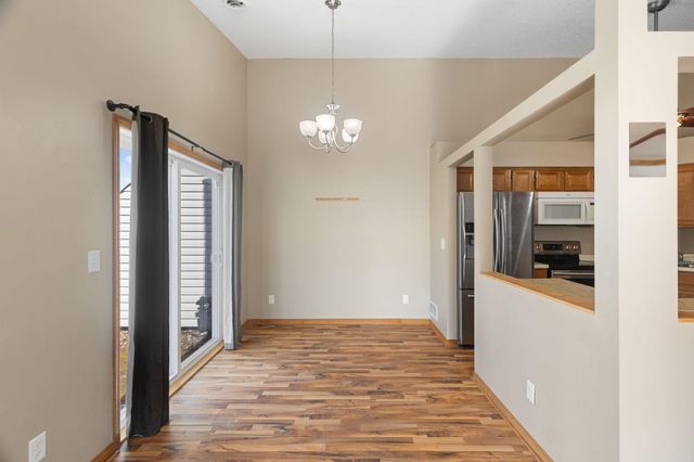 3637 Gershwin Lane N, Oakdale, MN 55128