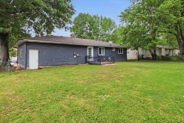 2804 W Whiteside Street, Springfield, MO 65807