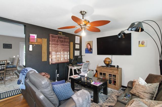 2804 W Whiteside Street, Springfield, MO 65807