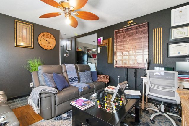 2804 W Whiteside Street, Springfield, MO 65807