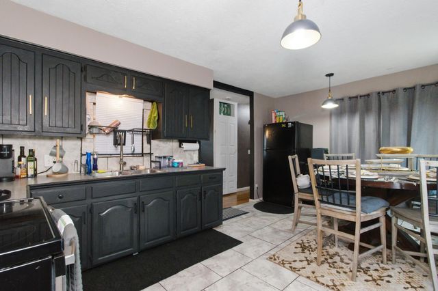 2804 W Whiteside Street, Springfield, MO 65807