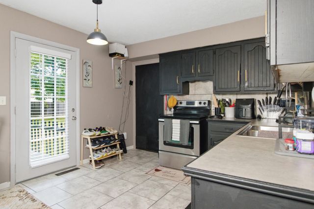 2804 W Whiteside Street, Springfield, MO 65807