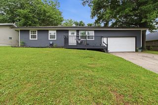 2804 W Whiteside Street, Springfield, MO 65807