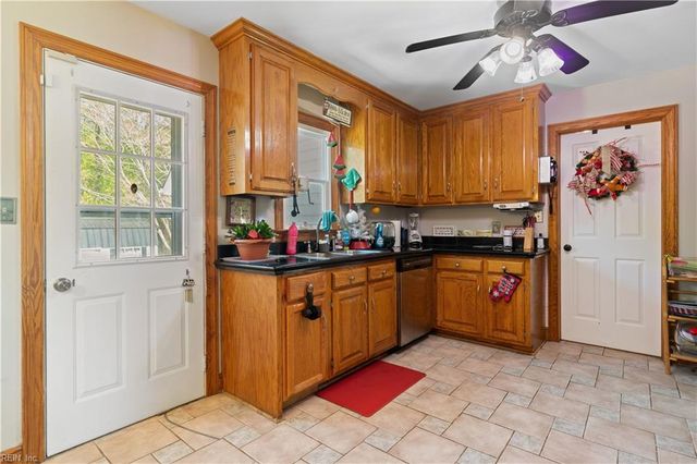 507 Vaughans LN, Franklin, VA 23851