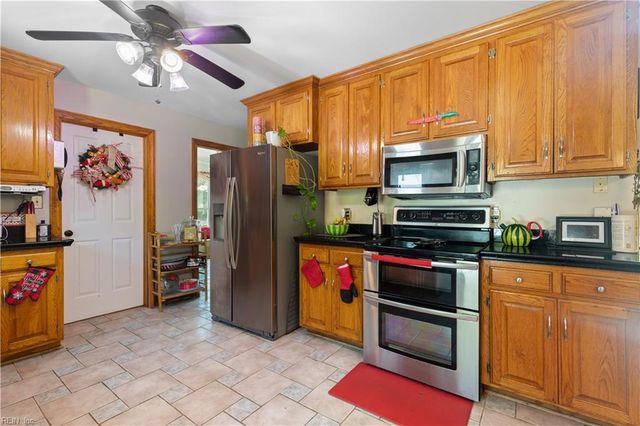 507 Vaughans LN, Franklin, VA 23851