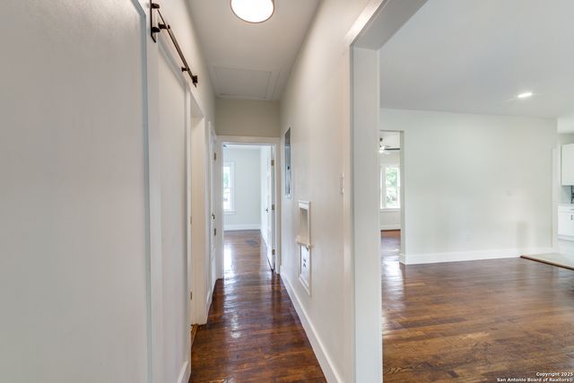 2007 W Mistletoe Ave, San Antonio, TX 78201