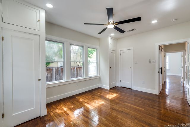 2007 W Mistletoe Ave, San Antonio, TX 78201