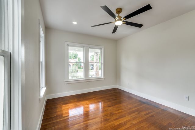 2007 W Mistletoe Ave, San Antonio, TX 78201