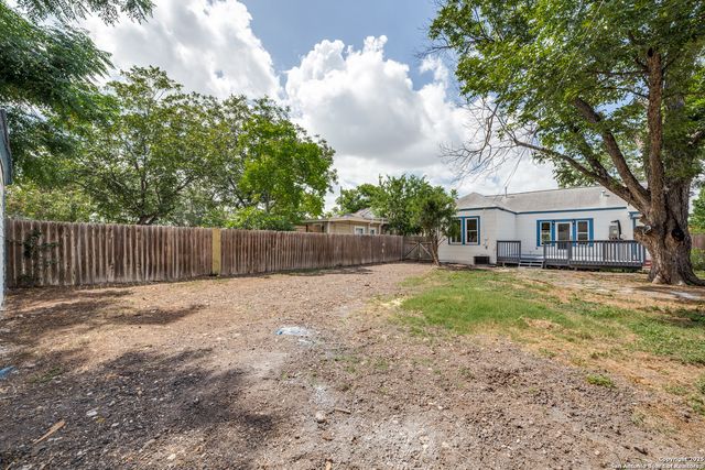 2007 W Mistletoe Ave, San Antonio, TX 78201