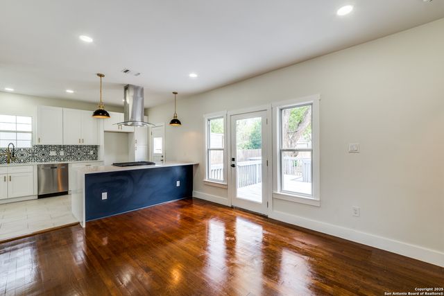 2007 W Mistletoe Ave, San Antonio, TX 78201