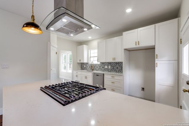 2007 W Mistletoe Ave, San Antonio, TX 78201