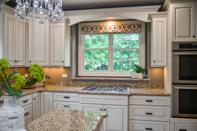 605 Thornwood Drive, Naperville, IL 60540