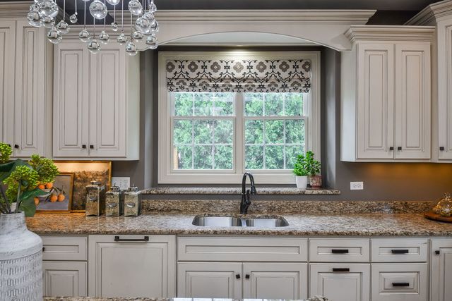 605 Thornwood Drive, Naperville, IL 60540